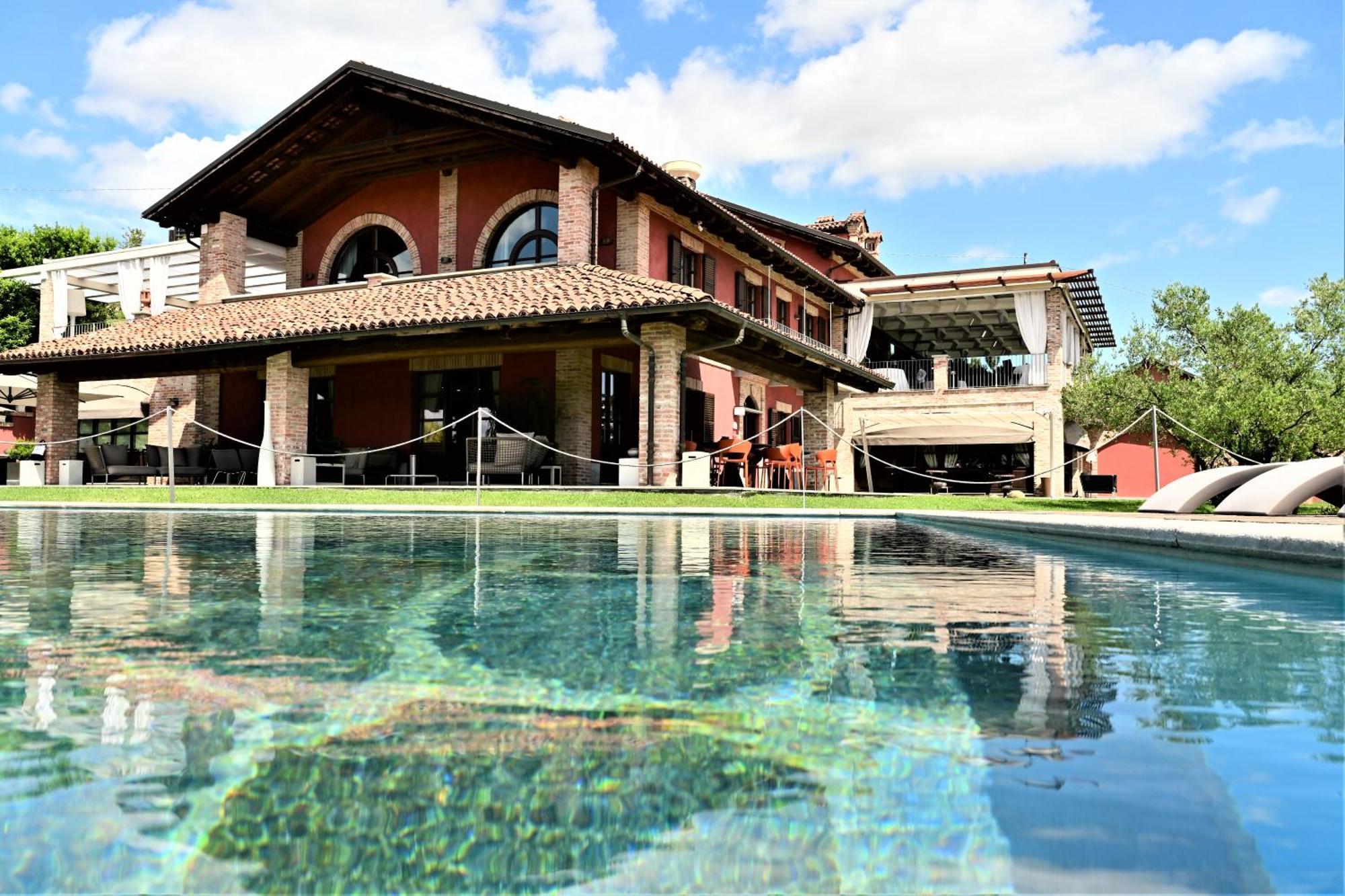 La Madernassa Resort - Casalora Dimora Storica Di Charme Guarene Buitenkant foto